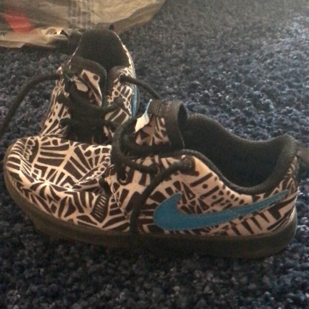 Size 11 Nike Roshes